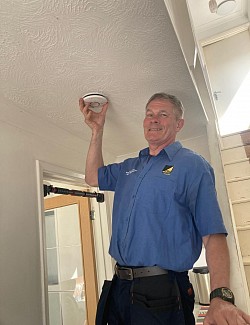 Fitting an audible smoke or CO alarm for your safety